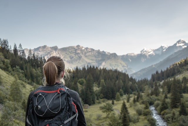 Is it better to hike in jeans or sweatpants?