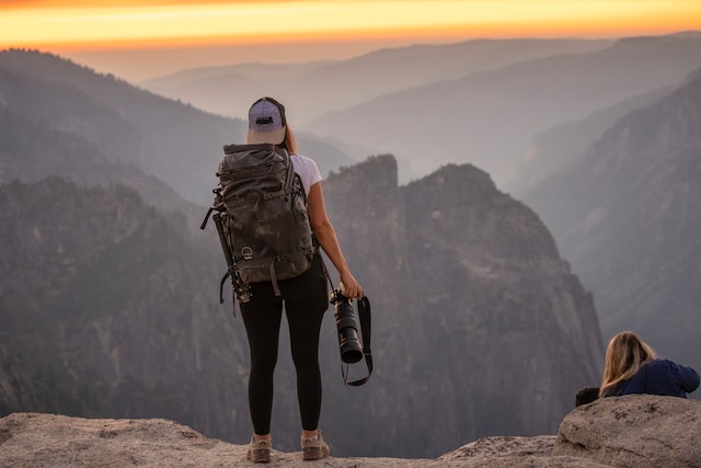 Is it better to hike in jeans or leggings?