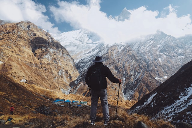 Can I wear cargo pants to hike?